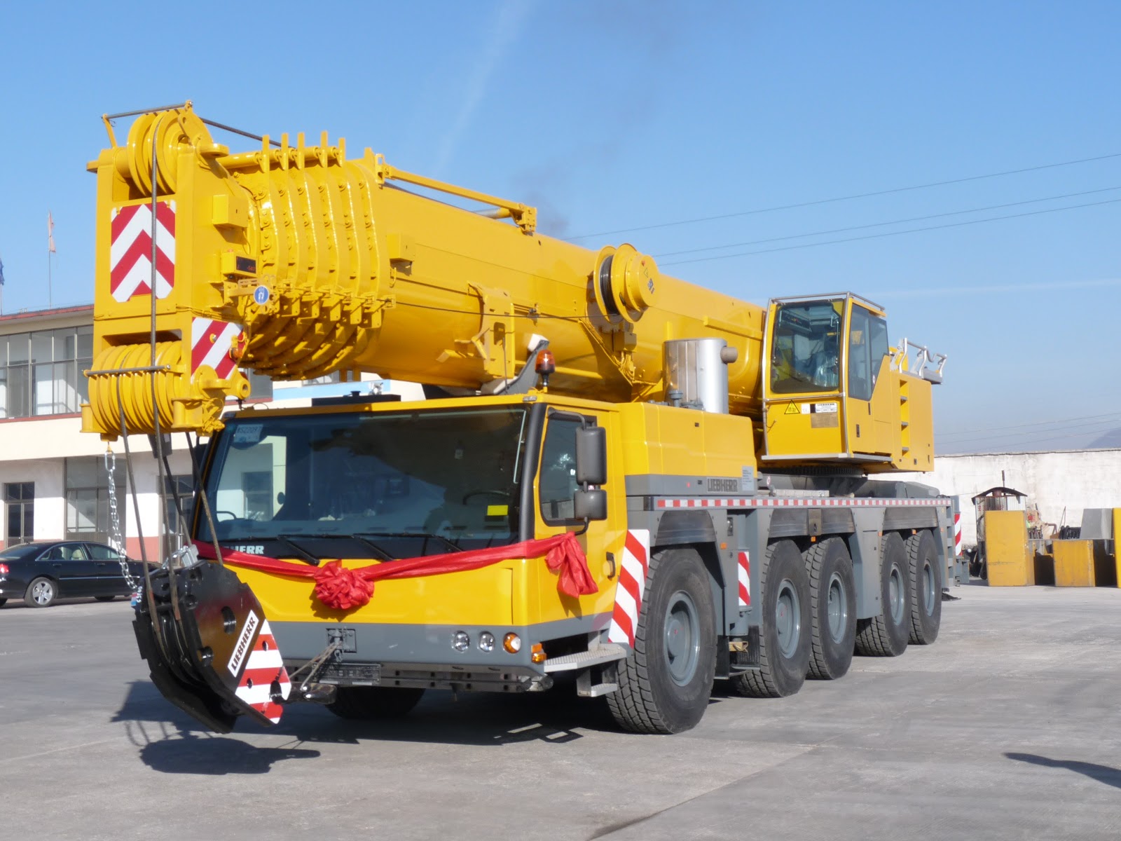 200 тонн в рублях. Liebherr LTM 1200. Автокран Liebherr LTM 1200. Liebherr кран 200 тонн. Liebherr LTM 1200 200 тонн.